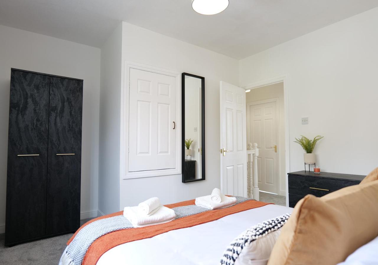 Modern Spark Home With Parking, Garden, Wi-Fi Birmingham Bagian luar foto