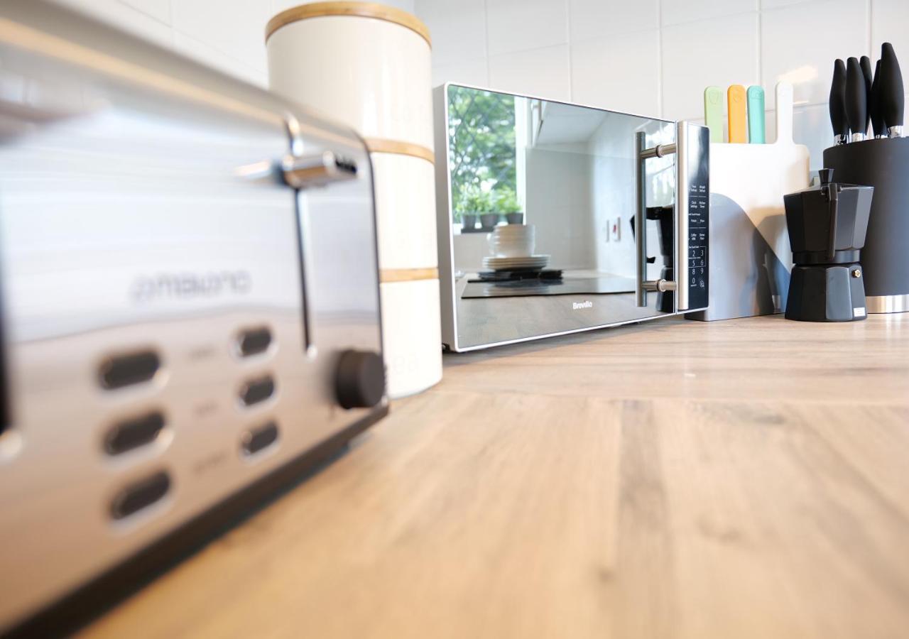 Modern Spark Home With Parking, Garden, Wi-Fi Birmingham Bagian luar foto