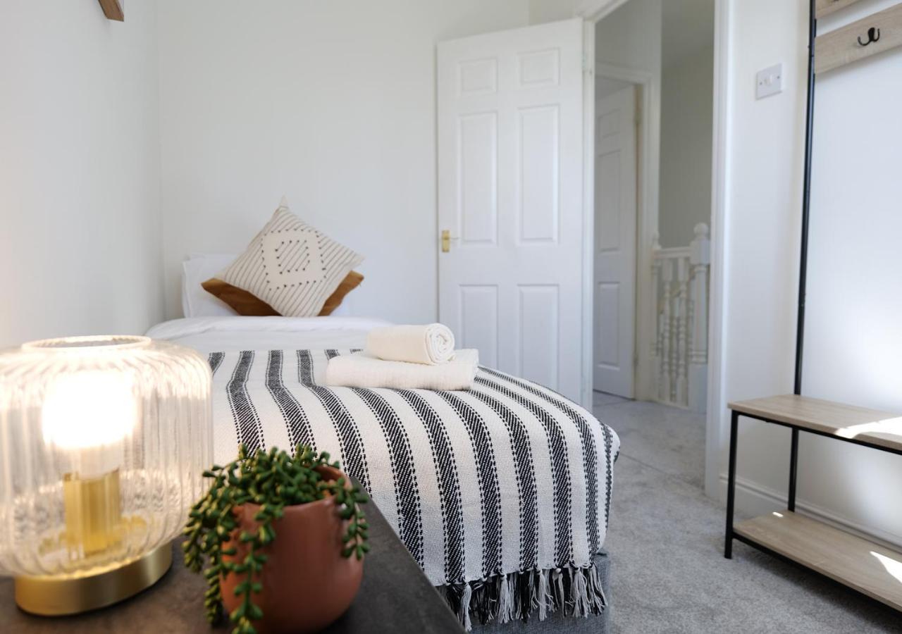 Modern Spark Home With Parking, Garden, Wi-Fi Birmingham Bagian luar foto