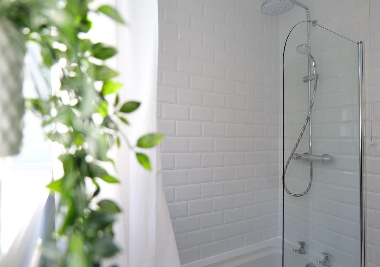 Modern Spark Home With Parking, Garden, Wi-Fi Birmingham Bagian luar foto