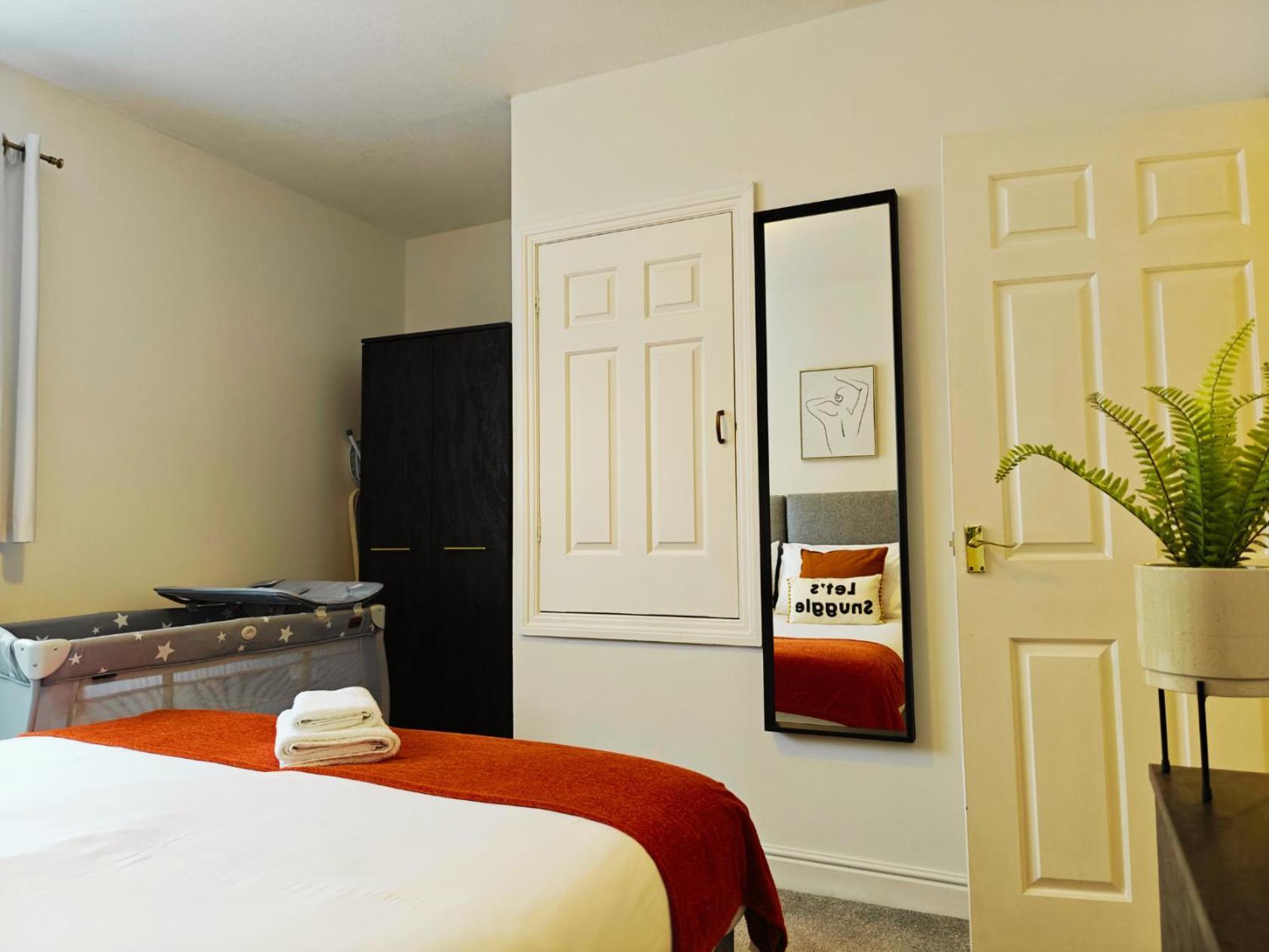 Modern Spark Home With Parking, Garden, Wi-Fi Birmingham Bagian luar foto