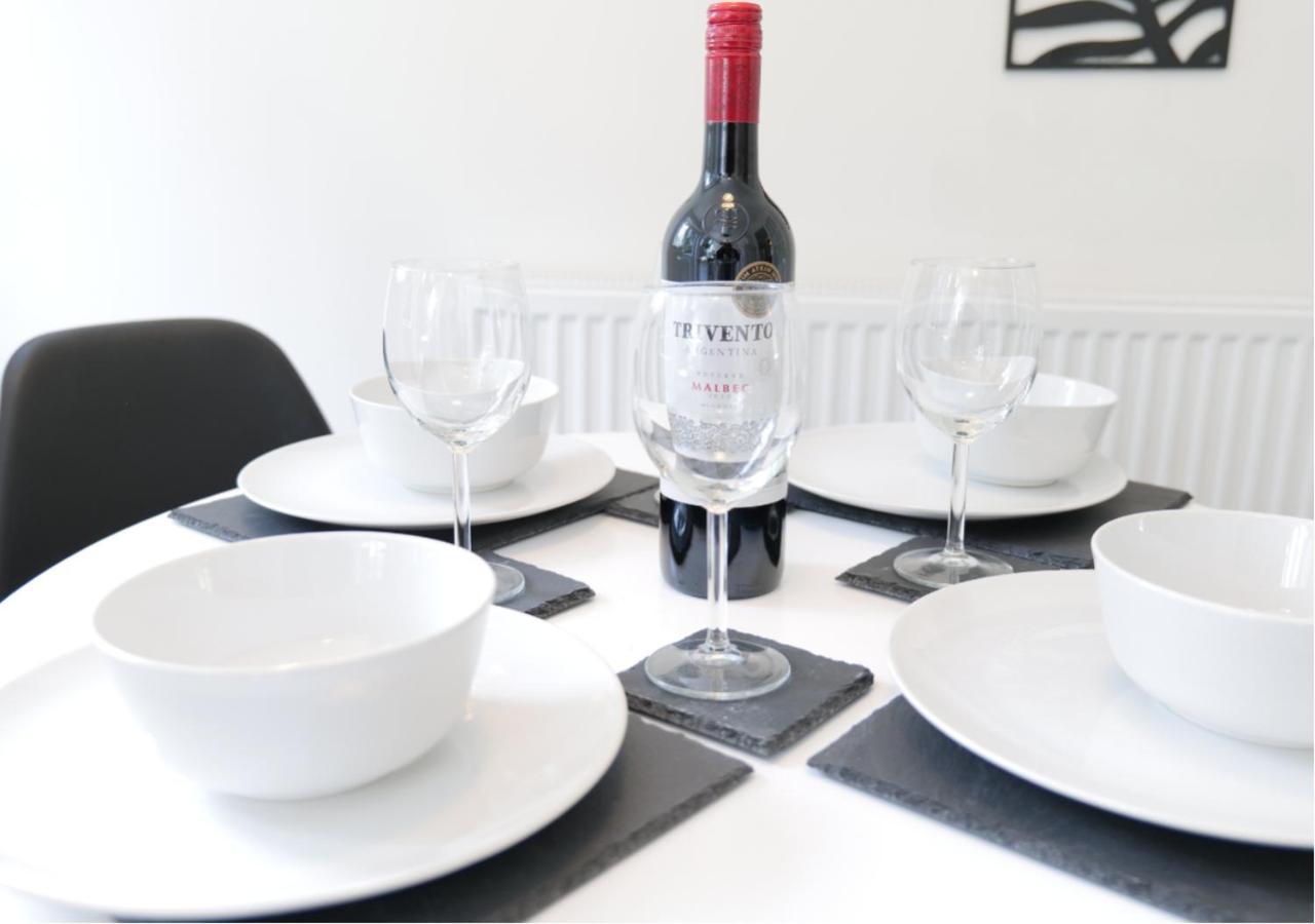 Modern Spark Home With Parking, Garden, Wi-Fi Birmingham Bagian luar foto