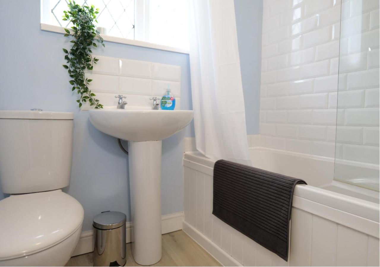 Modern Spark Home With Parking, Garden, Wi-Fi Birmingham Bagian luar foto