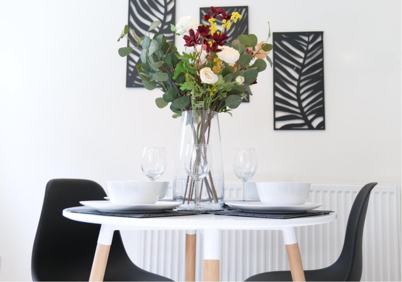Modern Spark Home With Parking, Garden, Wi-Fi Birmingham Bagian luar foto