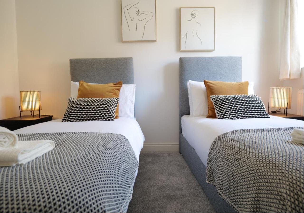 Modern Spark Home With Parking, Garden, Wi-Fi Birmingham Bagian luar foto